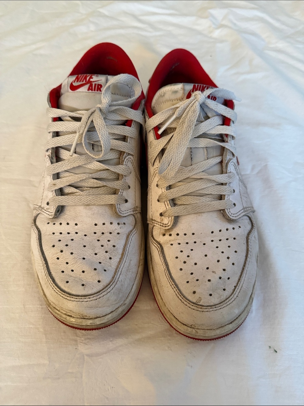 Nike White and Red Men’s Low-Top Sneakers